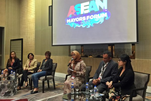 Speakers of the session take questions from the audience