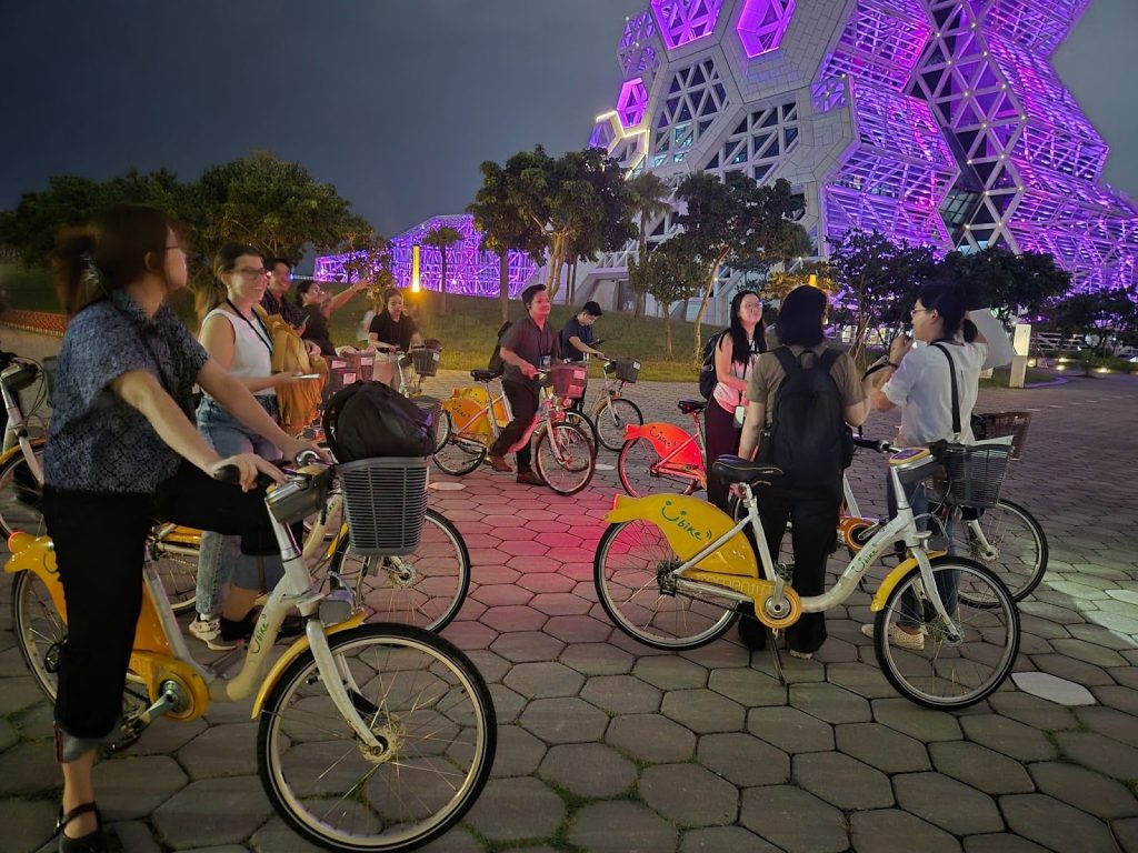 SPARK project delegates from Quezon City, Pasig City, and the Philippine Department of Transportation traverse the scenic bicycle route along the Love River from the Kaohsiung Pier 2 to the Kaohsiung Main Station in a guided tour with Shally Hsu, Head of Transportation Bureau, Kaohsiung City Government.